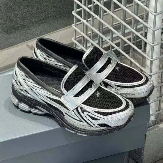 New Balance 1906R Shoes