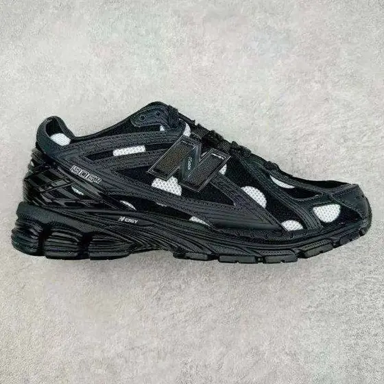 New Balance 1906R Shoes