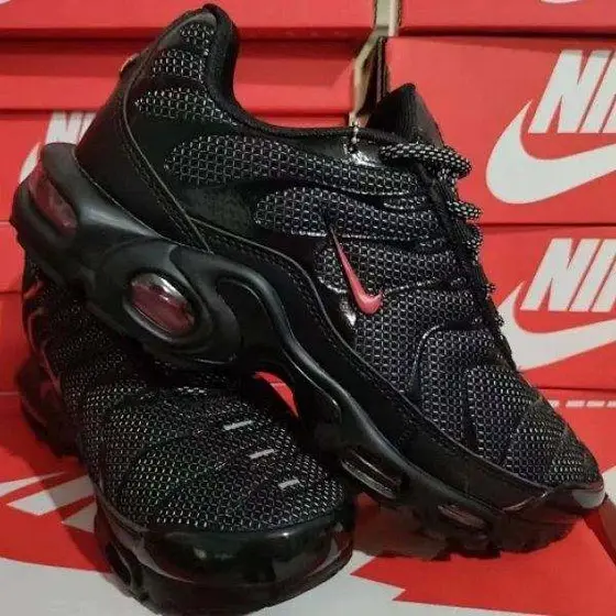 Nike Air Max Plus 'Black University Red Metallic Silver