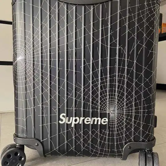 Supreme x RIMOWA Cabin Plus/Check-In L Suitcase