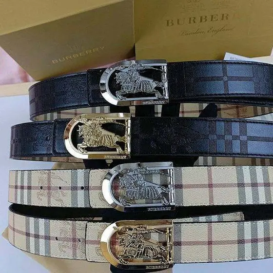 Burberry Knight Buckle Belt