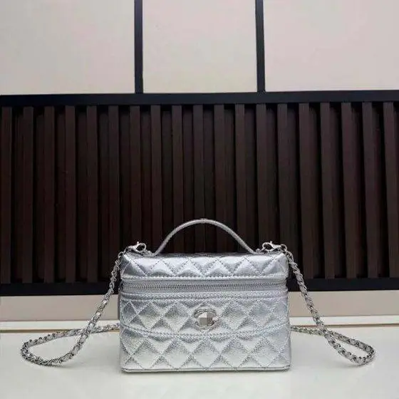 Chanel new 2025 portable box shoulder rhombic chain messenger bag female fashion