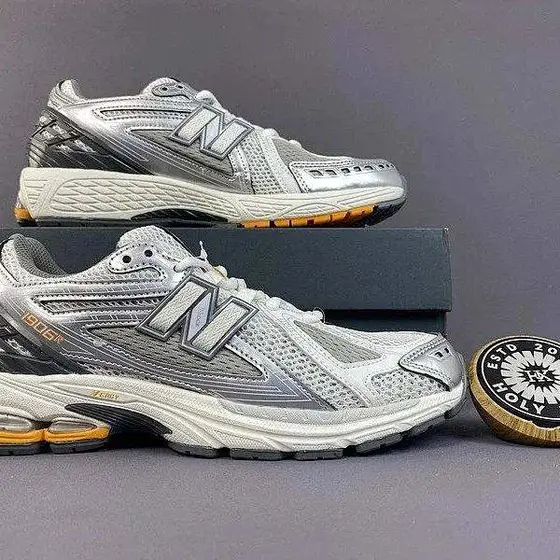 New Balance 1906R Shoes